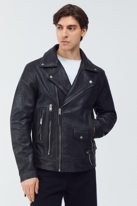 косуха из натуральной кожи от бренда снежная королева вид слева