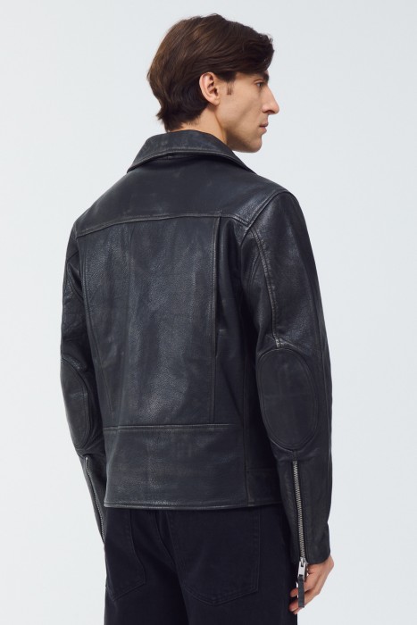 косуха из натуральной кожи по цене 15440 руб вид справа