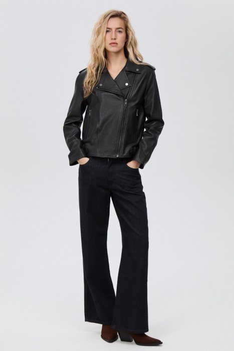 косуха из натуральной кожи от бренда снежная королева вид слева