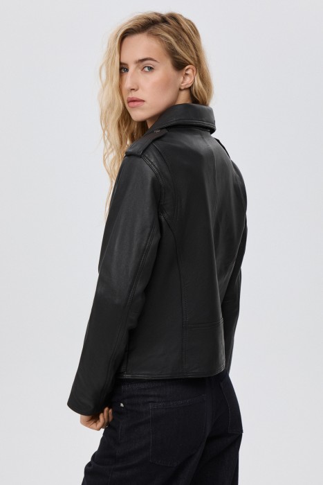 косуха из натуральной кожи по цене 14770 руб вид справа