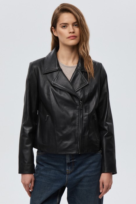 косуха из натуральной кожи от бренда снежная королева вид слева