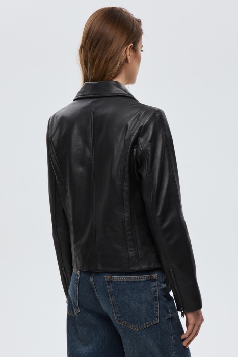 косуха из натуральной кожи по цене 10070 руб вид справа