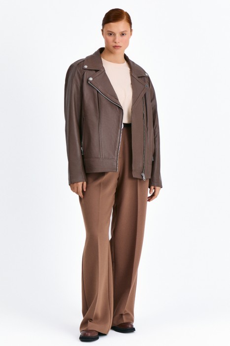 косуха из натуральной кожи от бренда снежная королева вид слева