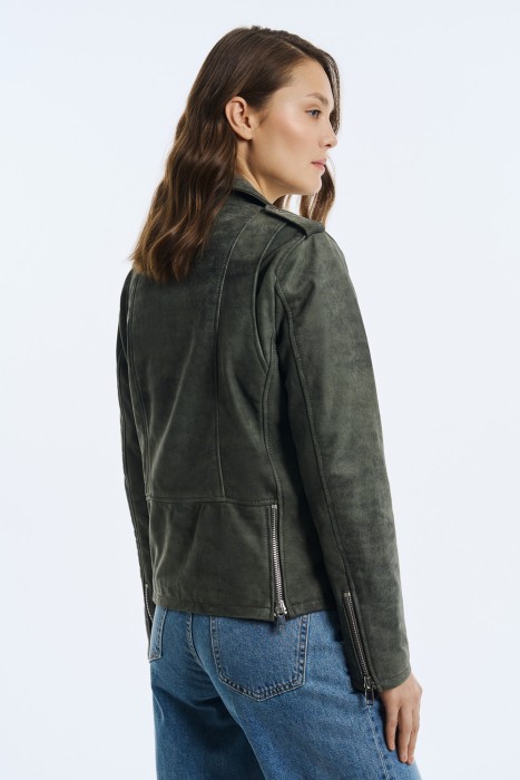 косуха из натуральной кожи по цене 12310 руб вид справа