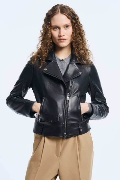 косуха из натуральной кожи от бренда снежная королева вид слева