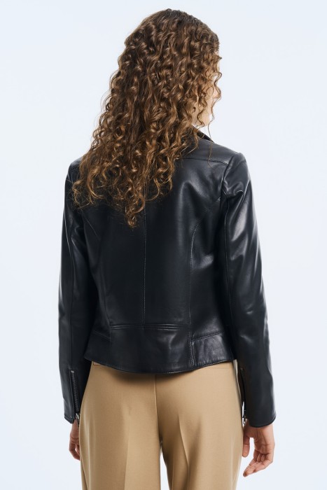 косуха из натуральной кожи по цене 13910 руб вид справа