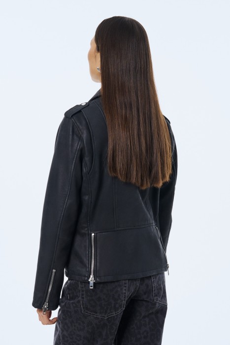 косуха из натуральной кожи по цене 14770 руб вид справа