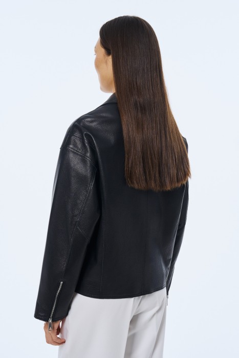 косуха из натуральной кожи по цене 15950 руб вид справа