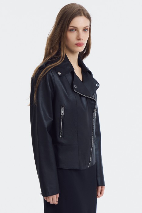 косуха из натуральной кожи по цене 12080 руб вид справа