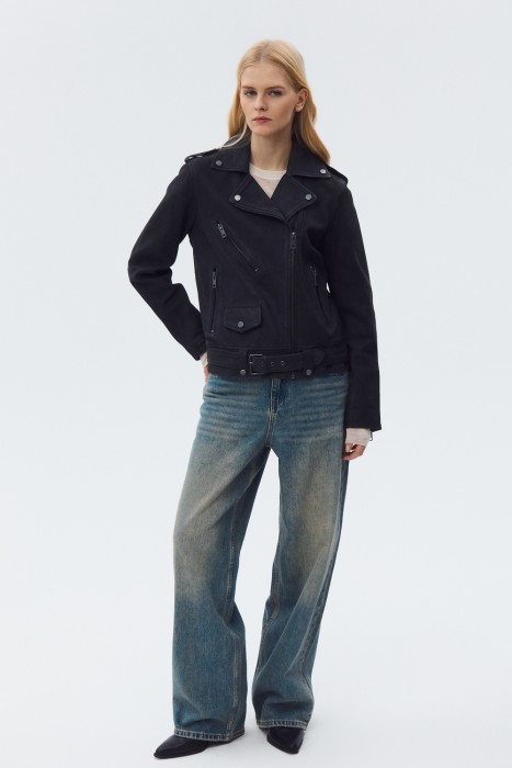 косуха из натуральной кожи от бренда снежная королева вид слева