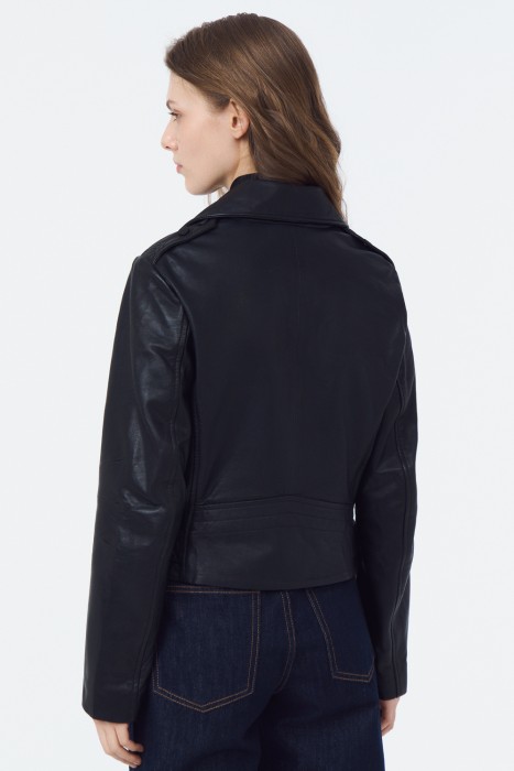 косуха из натуральной кожи по цене 12760 руб вид справа