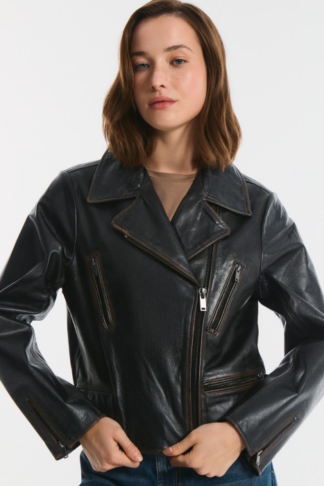 косуха из натуральной кожи от бренда снежная королева вид слева