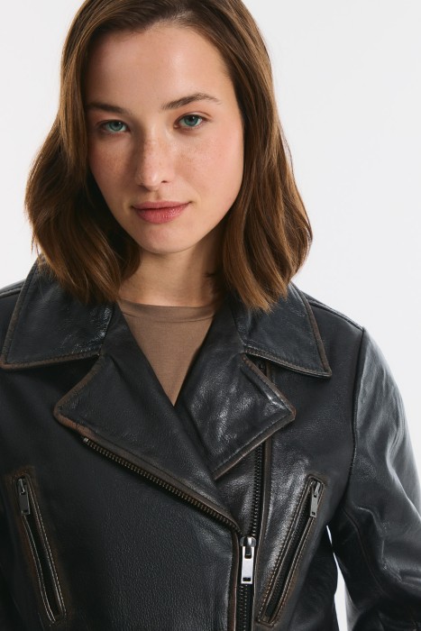 косуха из натуральной кожи по цене 11190 руб вид справа