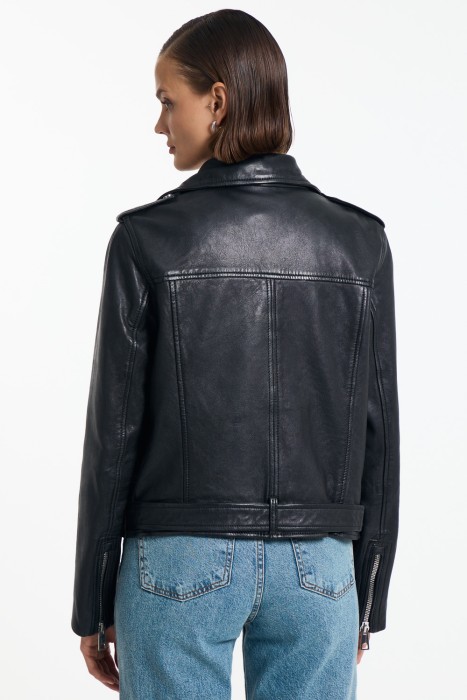 косуха из натуральной кожи по цене 13430 руб вид справа