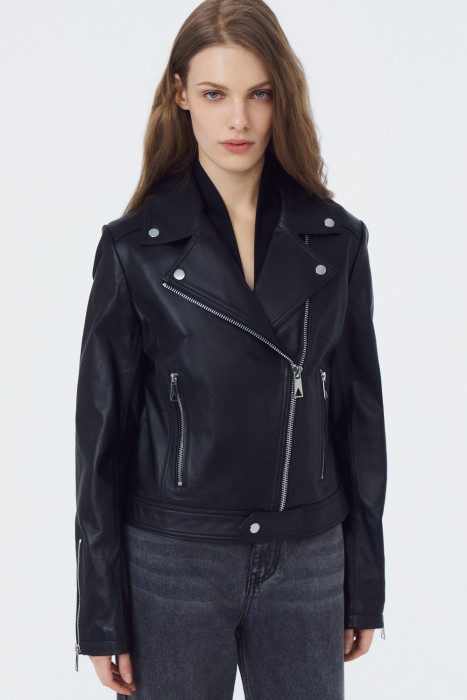 косуха из натуральной кожи по цене 14770 руб вид справа