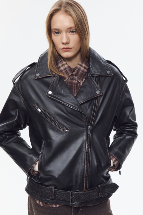 косуха из натуральной кожи от бренда снежная королева вид слева