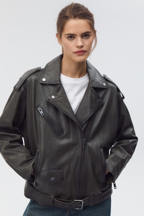 косуха из натуральной кожи от бренда снежная королева вид слева