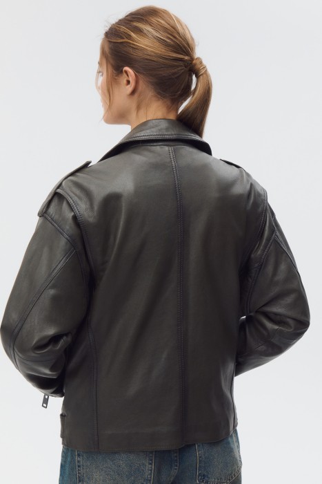 косуха из натуральной кожи по цене 15440 руб вид справа