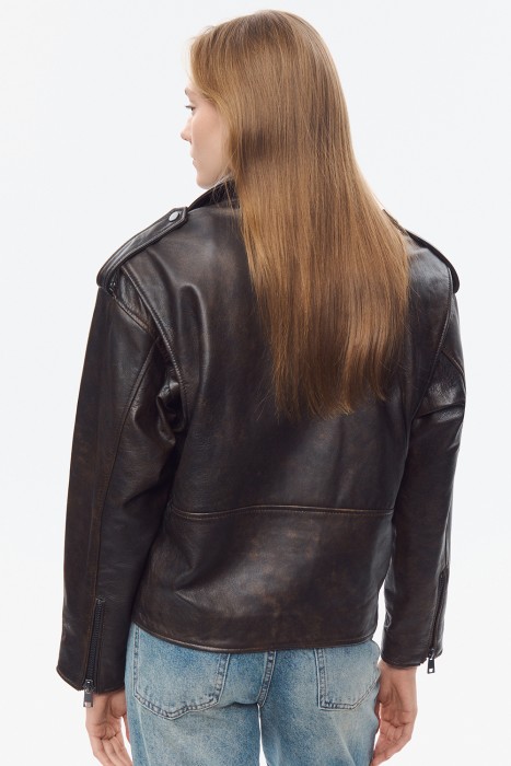 косуха из натуральной кожи по цене 15440 руб вид справа