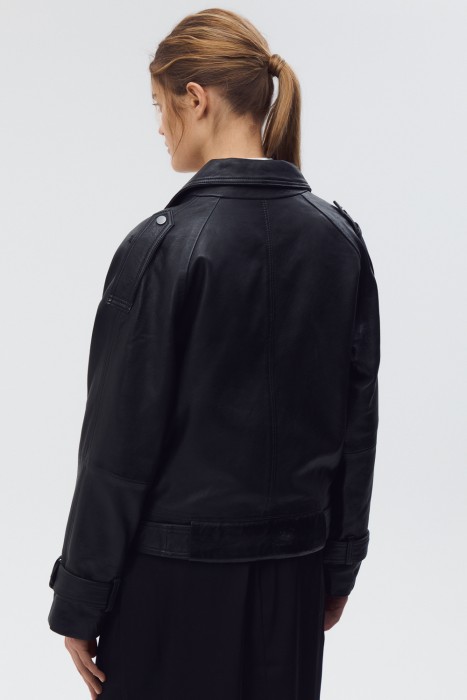 косуха из натуральной кожи по цене 15440 руб вид справа