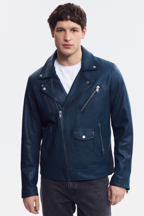 косуха из натуральной кожи от бренда снежная королева вид слева