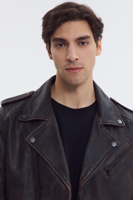 косуха из натуральной кожи от бренда снежная королева вид слева