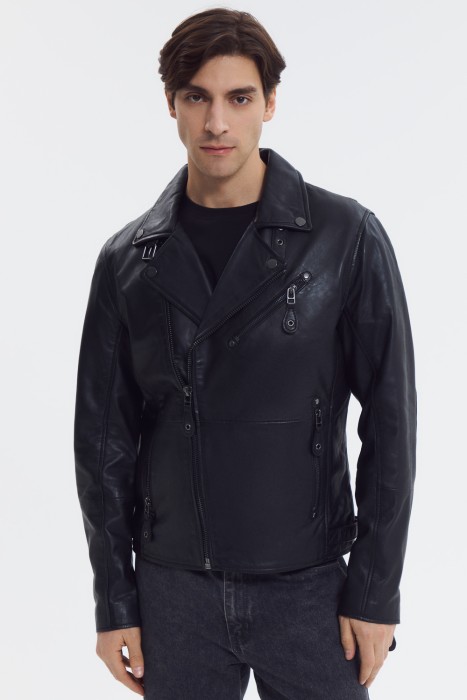 косуха из натуральной кожи от бренда снежная королева вид слева