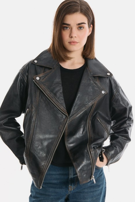 косуха из натуральной кожи от бренда снежная королева вид слева