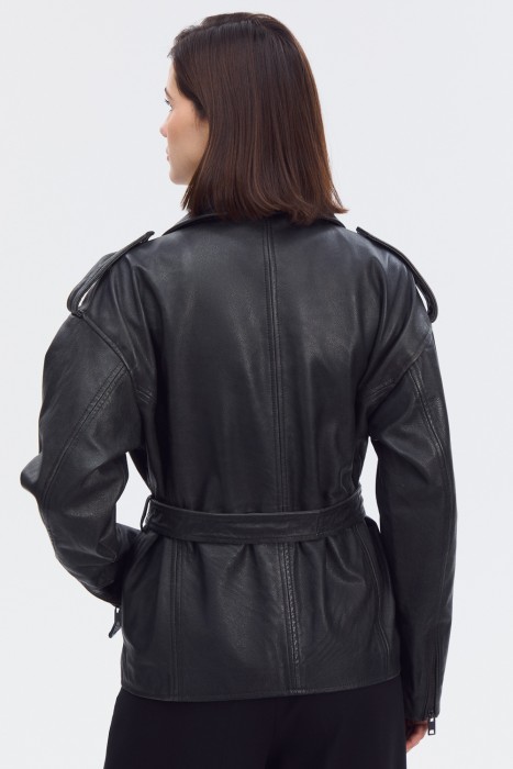 косуха из натуральной кожи по цене 17460 руб вид справа