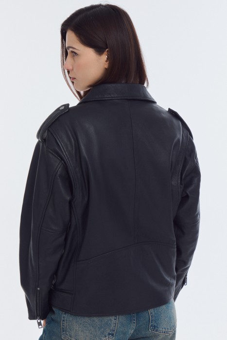 косуха из натуральной кожи по цене 15440 руб вид справа