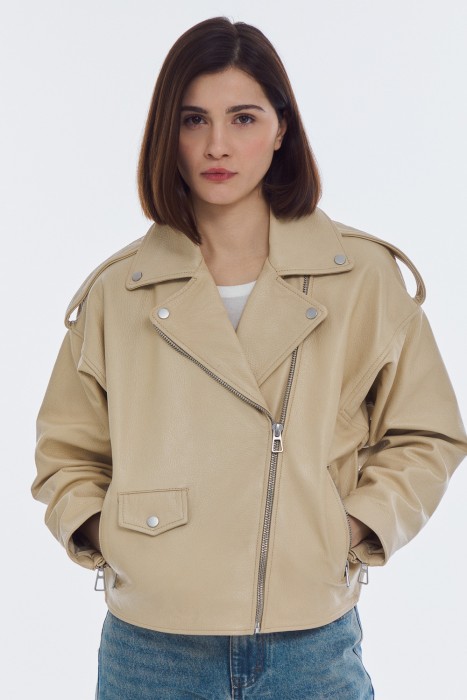 косуха из натуральной кожи от бренда снежная королева вид слева