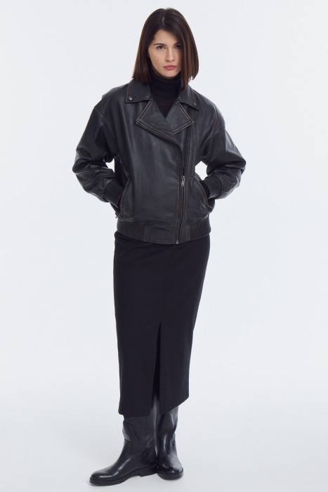 косуха из натуральной кожи от бренда снежная королева вид слева