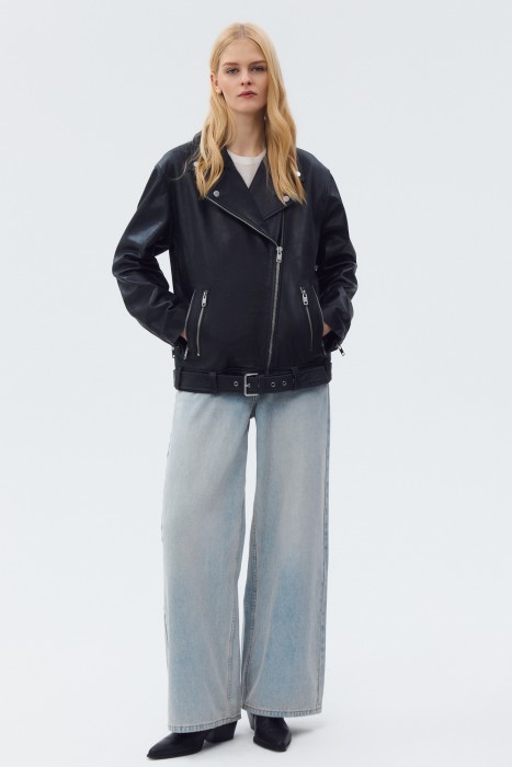 косуха из натуральной кожи от бренда снежная королева вид слева