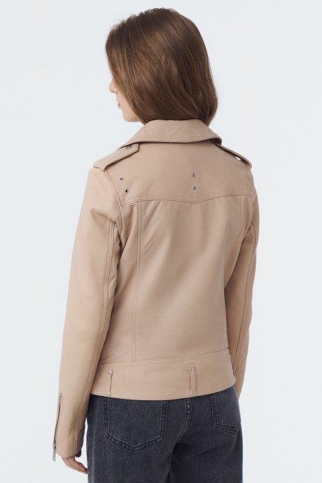 косуха из натуральной кожи по цене 14100 руб вид справа