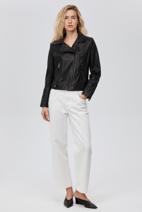 косуха из натуральной кожи от бренда снежная королева вид слева