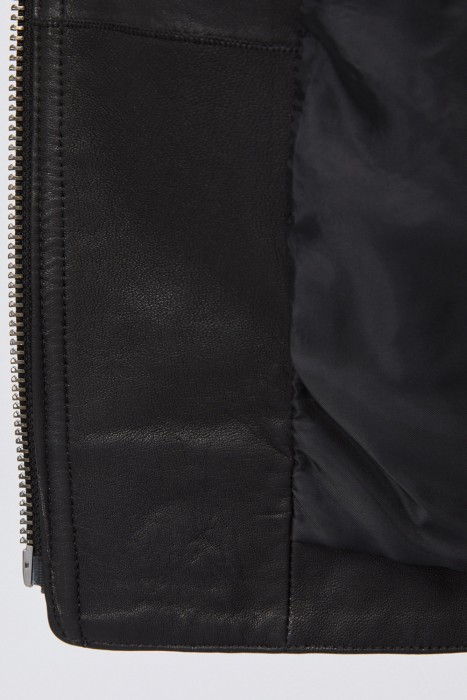 косуха из натуральной кожи по цене 20150 руб вид справа