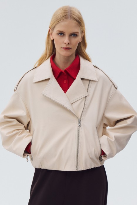 косуха из натуральной кожи от бренда снежная королева вид слева