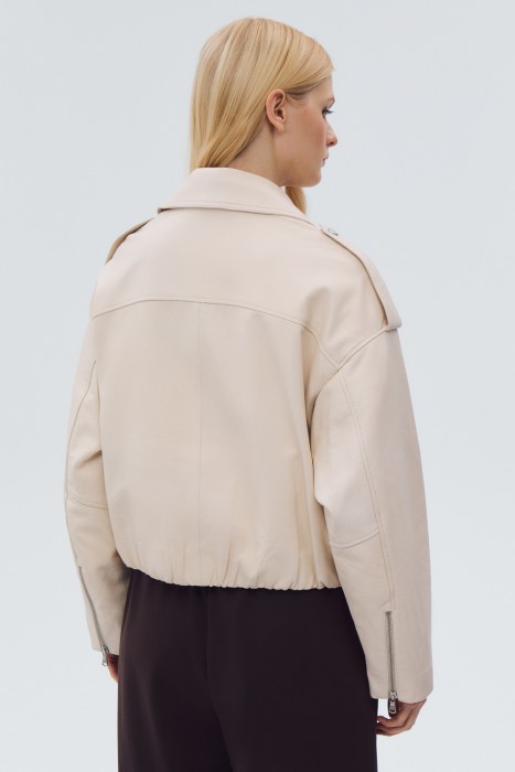 косуха из натуральной кожи по цене 23510 руб вид справа