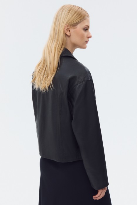 косуха из натуральной кожи по цене 23510 руб вид справа