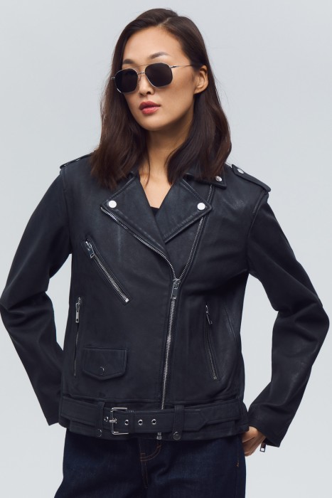 косуха из натуральной кожи от бренда снежная королева вид слева