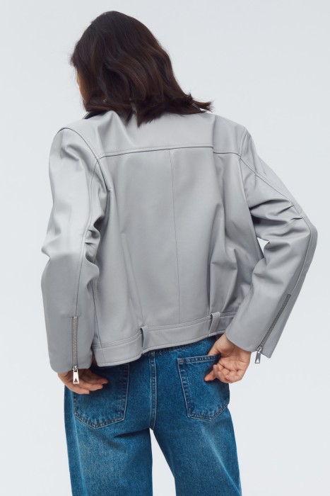 косуха из натуральной кожи по цене 15440 руб вид справа