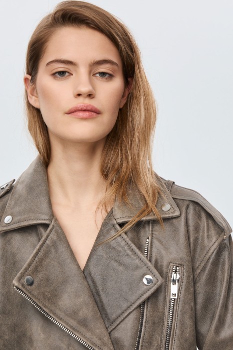 косуха из натуральной кожи от бренда снежная королева вид слева