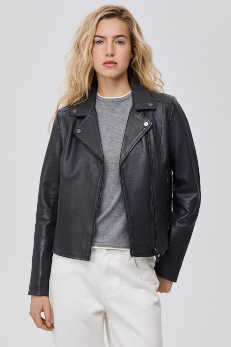 косуха из натуральной кожи от бренда снежная королева вид слева