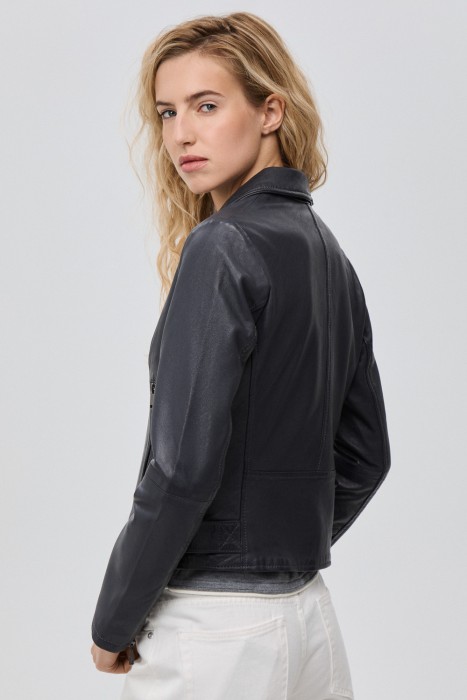 косуха из натуральной кожи по цене 12080 руб вид справа