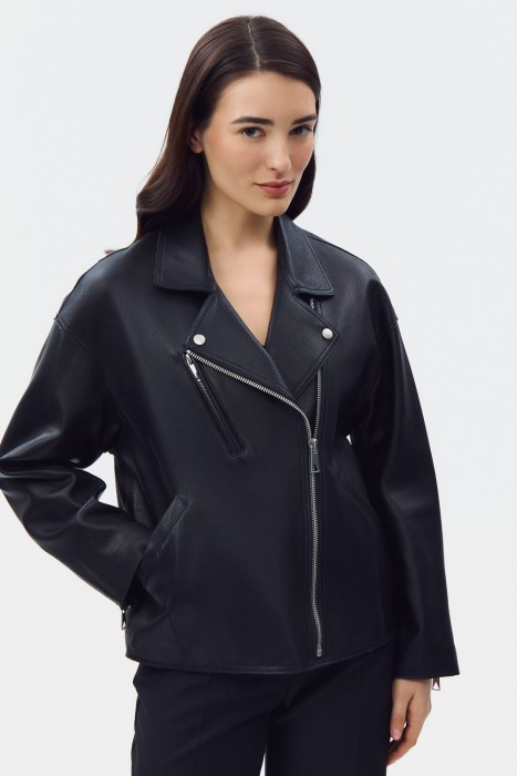 косуха из натуральной кожи от бренда снежная королева вид слева