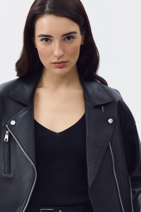 косуха из натуральной кожи по цене 20150 руб вид справа