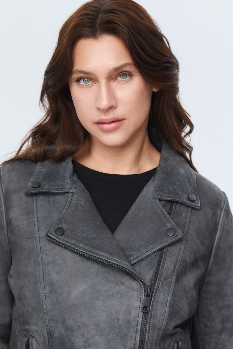 косуха из натуральной кожи по цене 14100 руб вид справа