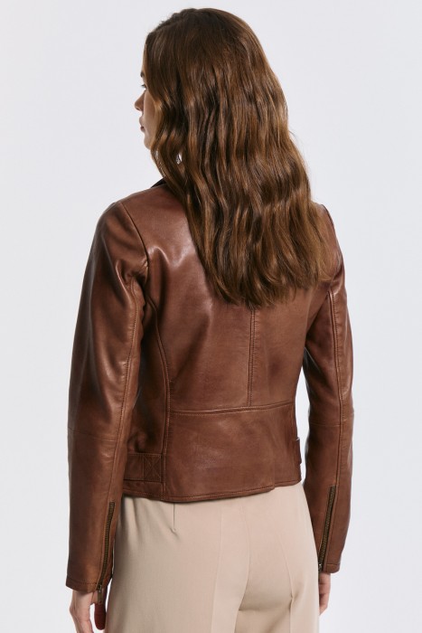 косуха из натуральной кожи по цене 9110 руб вид справа