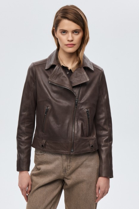 косуха из натуральной кожи от бренда снежная королева вид слева