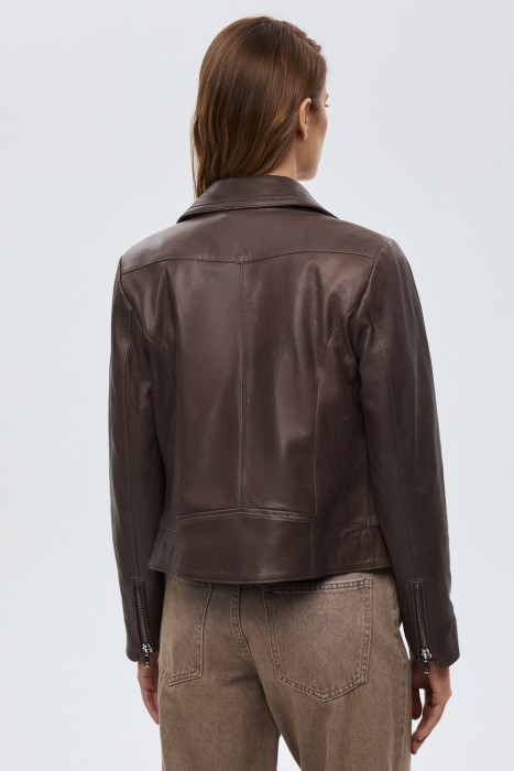 косуха из натуральной кожи по цене 20150 руб вид справа